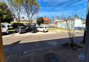 Alquiler de local comercial sin expensas en Villa Lynch.