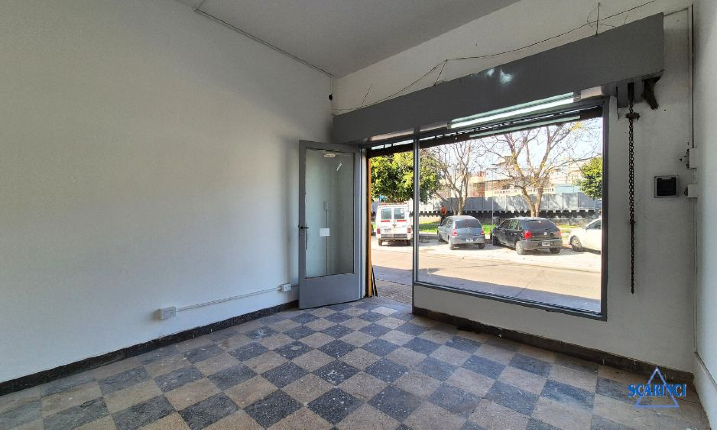 Alquiler de local comercial sin expensas en Villa Lynch.