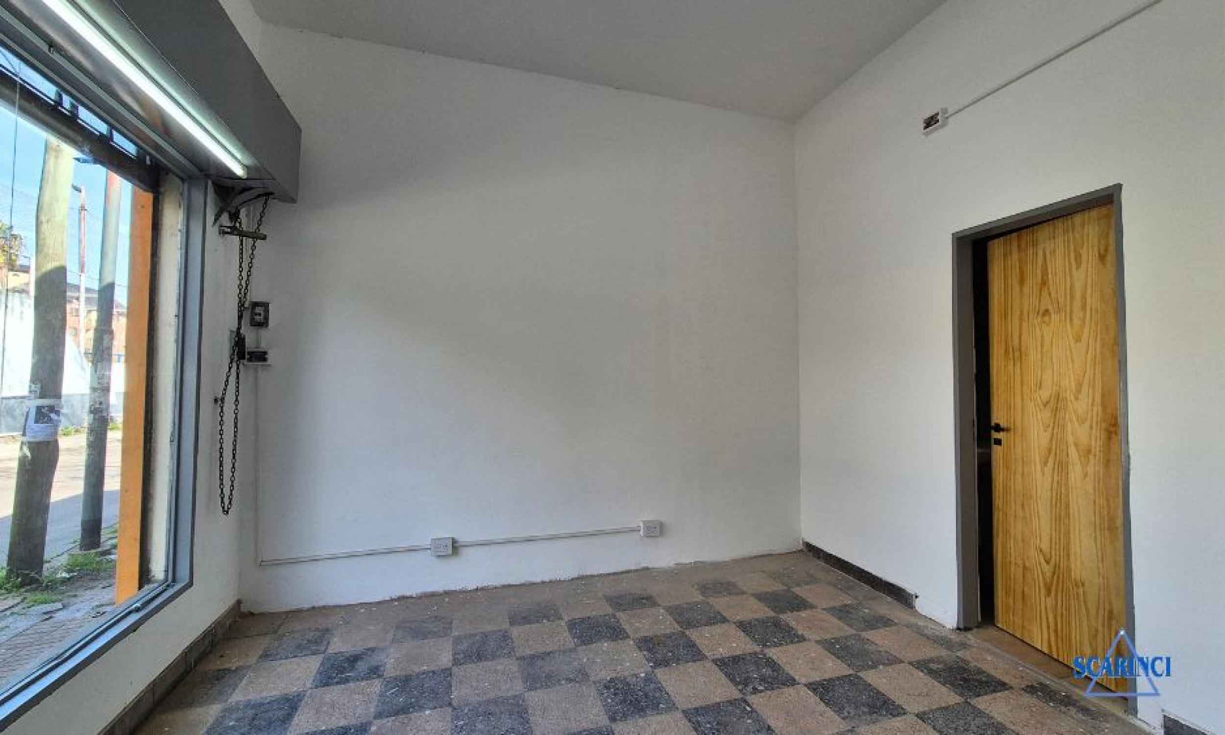 Alquiler de local comercial sin expensas en Villa Lynch.