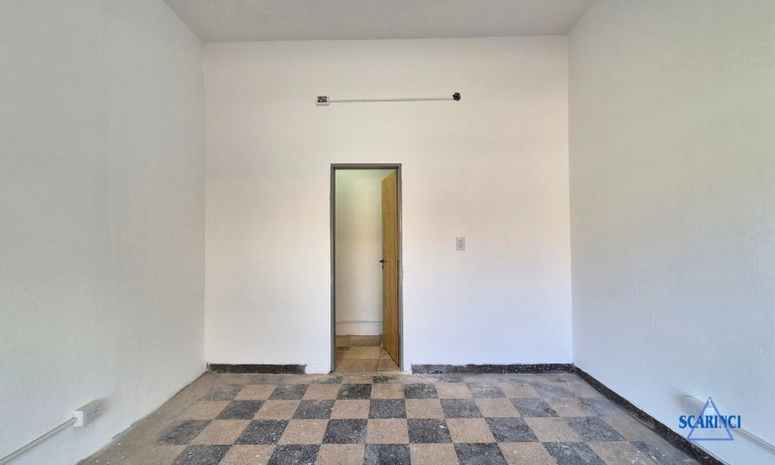 Alquiler de local comercial sin expensas en Villa Lynch.