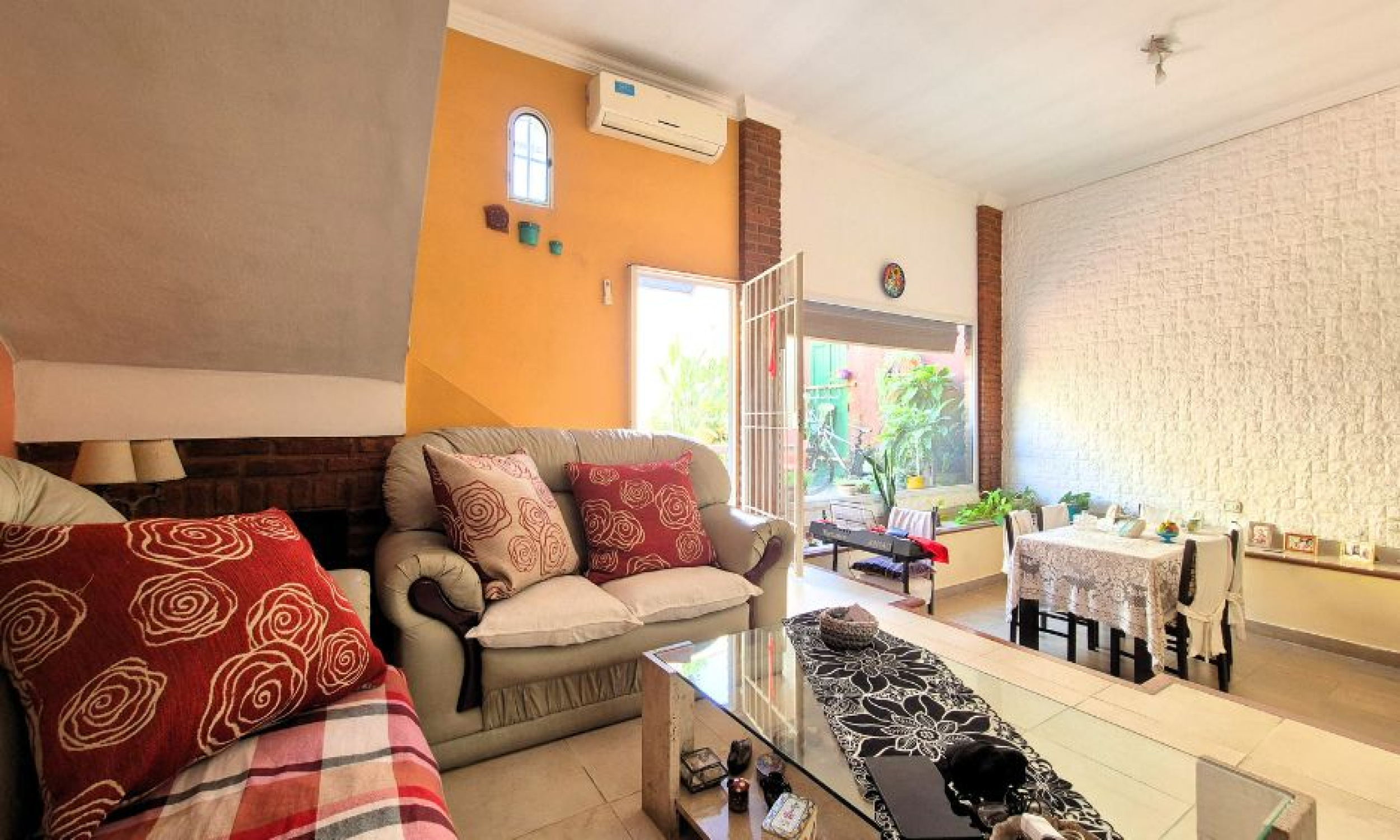 Venta de Ph de 5 ambientes Sin expensas, con garage, patio, quincho, parrilla y terraza en Santos Lugares.