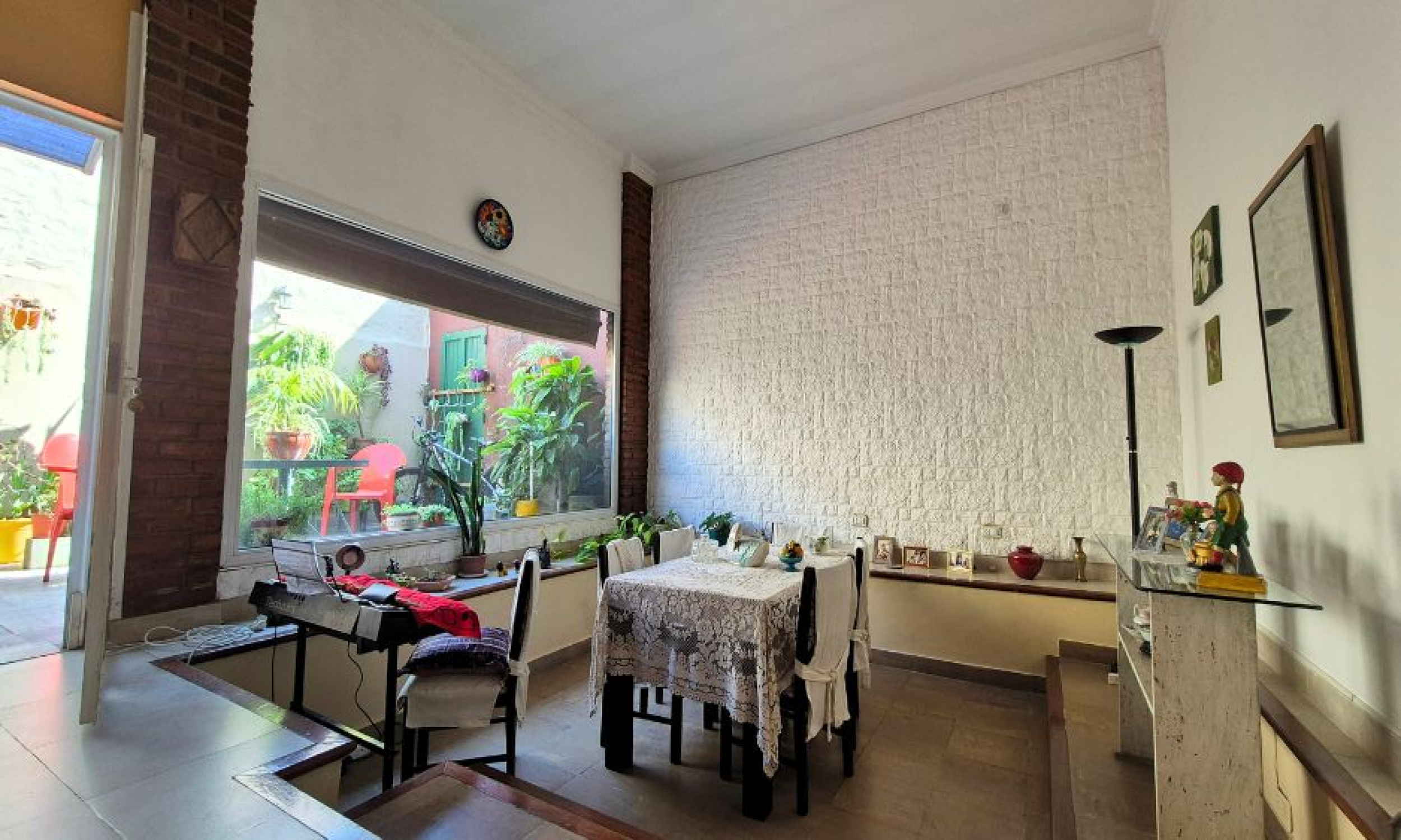 Venta de Ph de 5 ambientes Sin expensas, con garage, patio, quincho, parrilla y terraza en Santos Lugares.