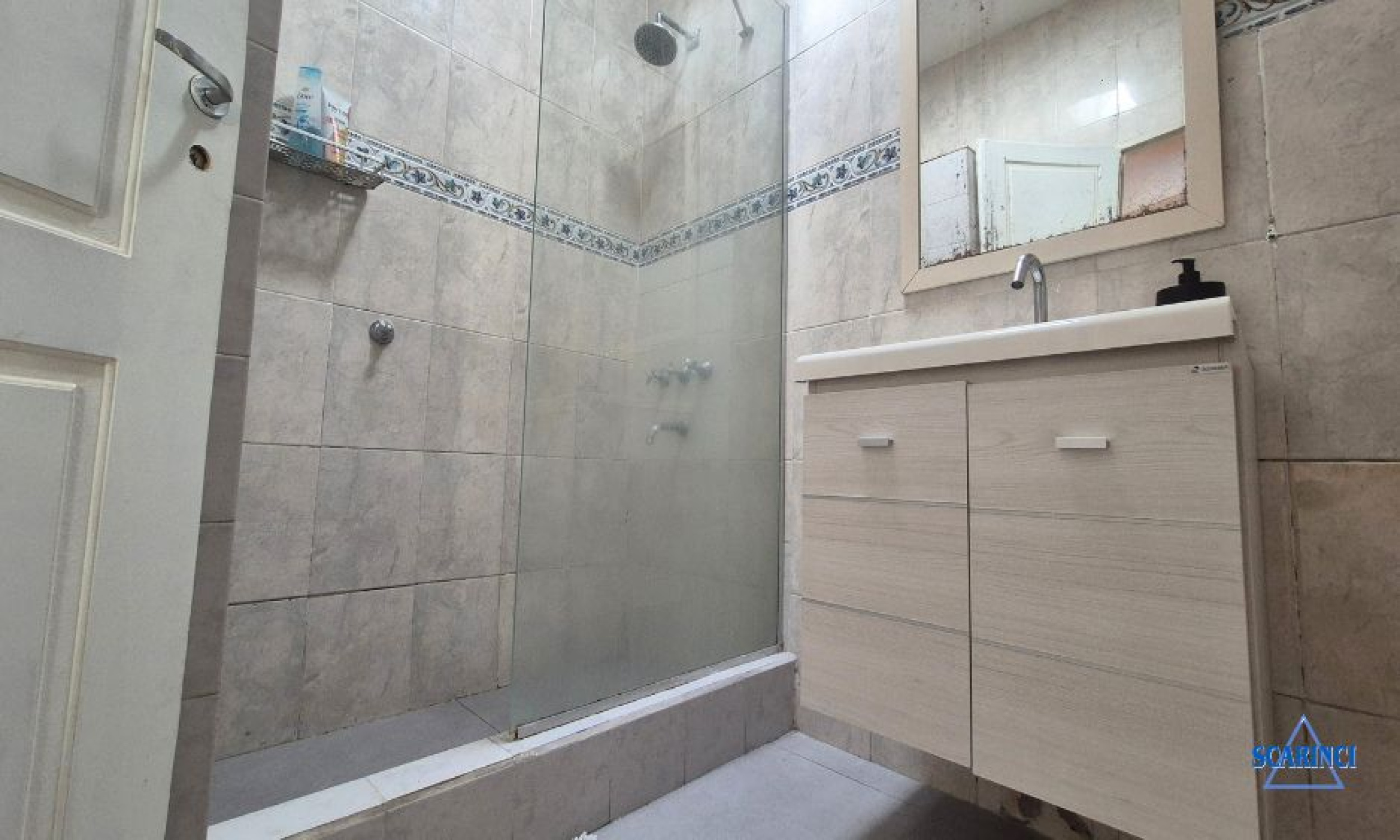 Lisandro de la Torre 1224, Caseros, Tres de Febrero, Provincia de Buenos Aires, Argentina, 6 Bedrooms Bedrooms, 4 Rooms Rooms,1 BathroomBathrooms,PH,Venta,Lisandro de la Torre,2864