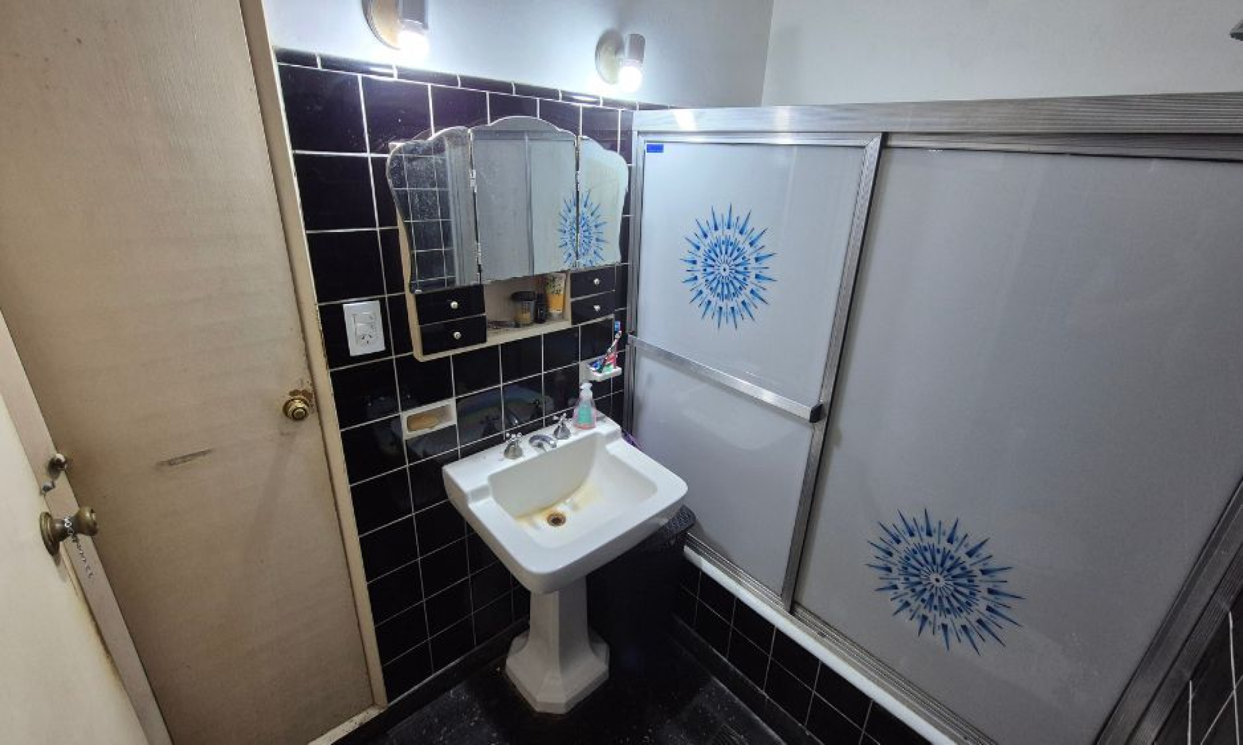 Padre Silberman 1319, Santos Lugares, Tres de Febrero, Provincia de Buenos Aires, Argentina, 7 Bedrooms Bedrooms, 6 Rooms Rooms,2 BathroomsBathrooms,Casas,Venta,Padre Silberman,2896
