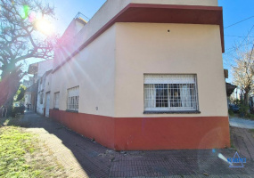 Carlos Berg 4597, Villa Lynch, San Martin, Provincia de Buenos Aires, Argentina, 4 Bedrooms Bedrooms, 3 Rooms Rooms,2 BathroomsBathrooms,Casas,Venta,Carlos Berg ,2925