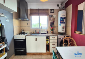 Petcovick 5564, Caseros, Tres de Febrero, Provincia de Buenos Aires, Argentina, 3 Bedrooms Bedrooms, 2 Rooms Rooms,1 BathroomBathrooms,PH,Venta,Petcovick,3000