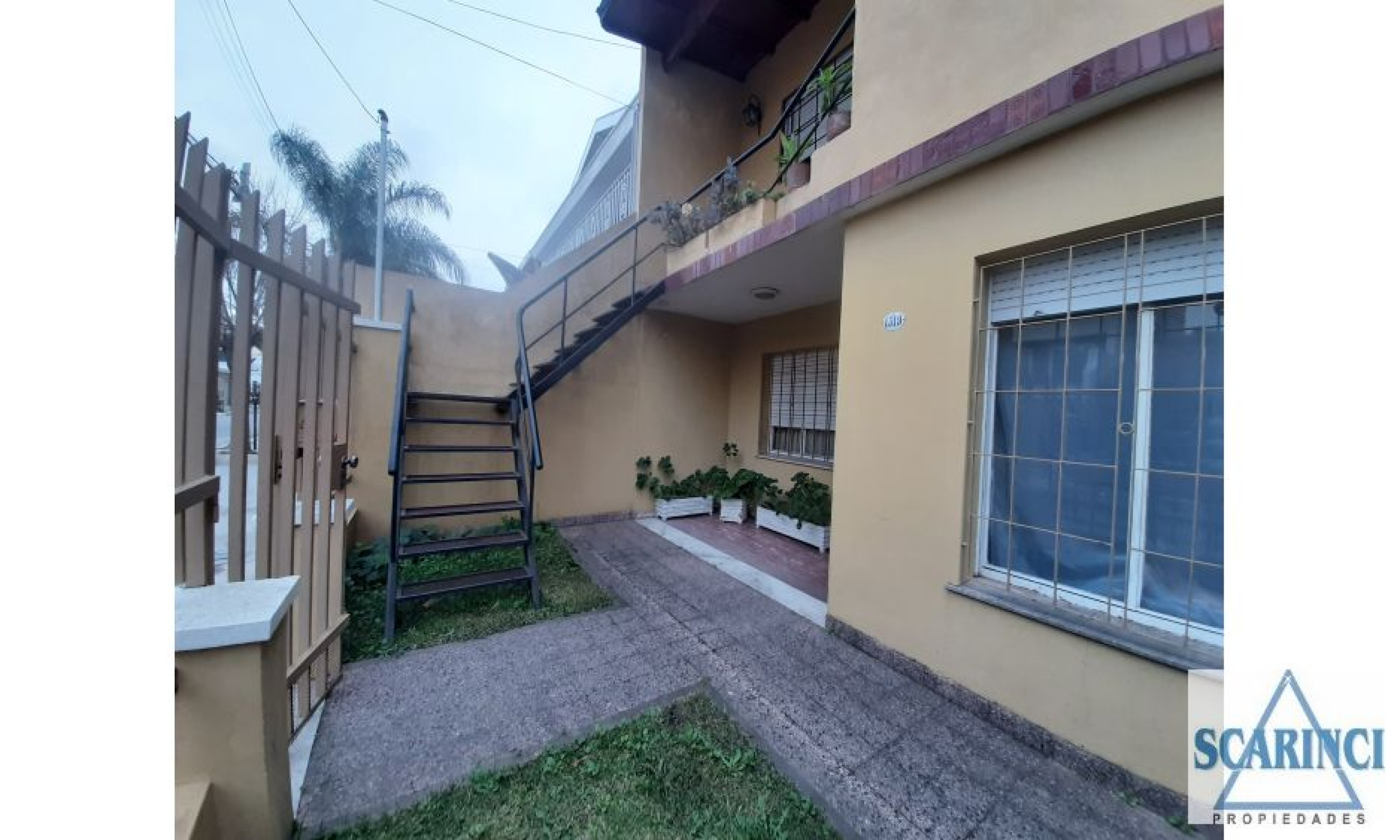 casa en dos plantas con dos viviendas