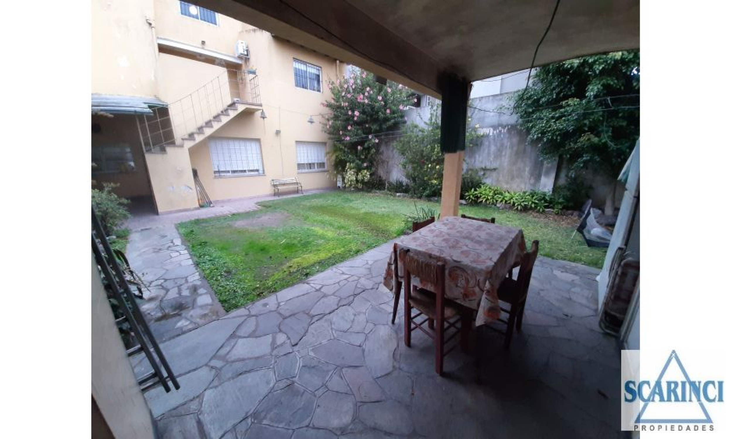 casa en dos plantas con dos viviendas